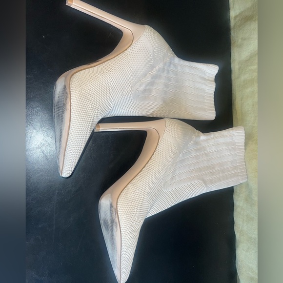 Worn once! Fits like an 8. - Picture 3 of 4